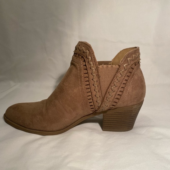 Selling brown cute ankle booties, size: 6 - Picture 3 of 6
